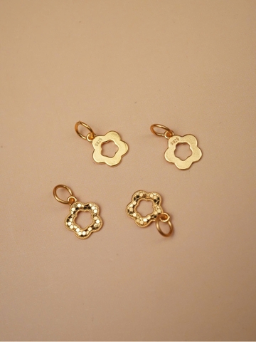 Charm hoa bạc mạ vàng
