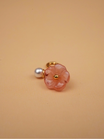 Charm hoa đào nam hồng + ngọc trai chốt bạc mạ vàng