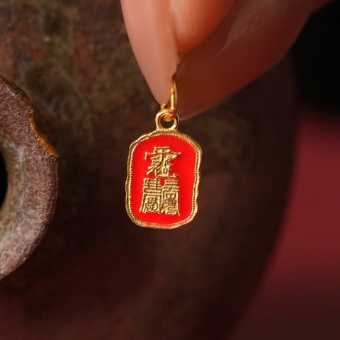 Charm bạc cầu bình an khắc chữ “ Giải thái tuế”