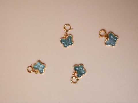 Charm bướm ngọc Jadeite A bọc bạc mạ vàng