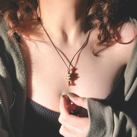 Vòng cổ Dzi sóng nước thân dầu