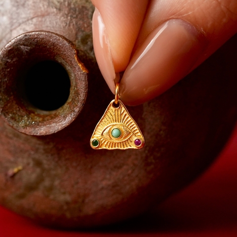 Charm bạc hoạ tiết mắt thần Horus