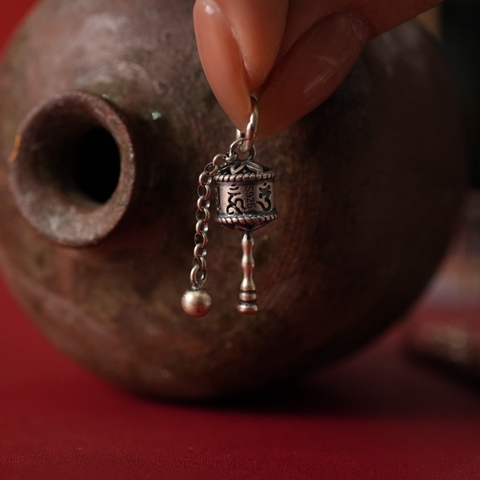 Charm bạc kinh luân