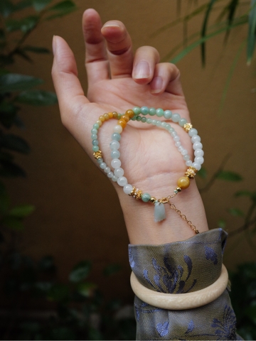 Vòng ngọc phỉ thuý đa bảo mix charm” Bàn chân nhỏ”