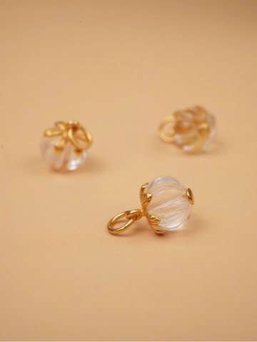 Charm bí ngô thạch anh trắng chốt bạc mạ vàng