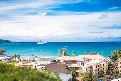 Phuket mùa hè: Vũ điệu của biển xanh và cát vàng