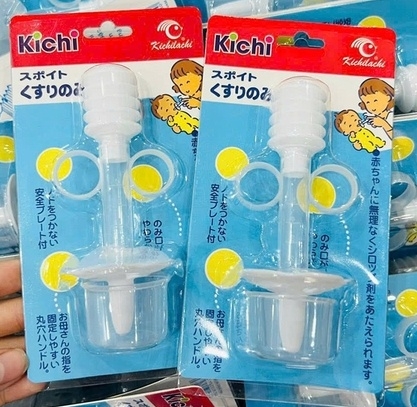 Dụng cụ bón thuốc cho bé Kichi