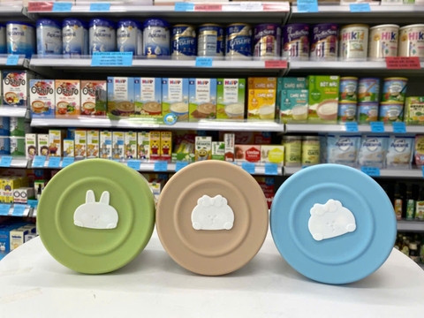 Hũ sứ ăn dặm Yumibear 200ml có chia vạch và lắp đậy (họa tiết ngẫu nhiên)