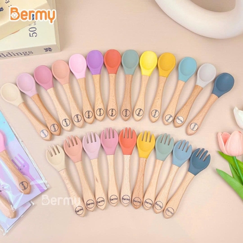 Thìa ăn dặm silicone cán gỗ Bermy (dài 14cm, màu ngẫu nhiên)