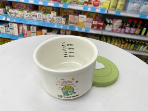 Hũ sứ ăn dặm Yumibear 200ml có chia vạch và lắp đậy (họa tiết ngẫu nhiên)