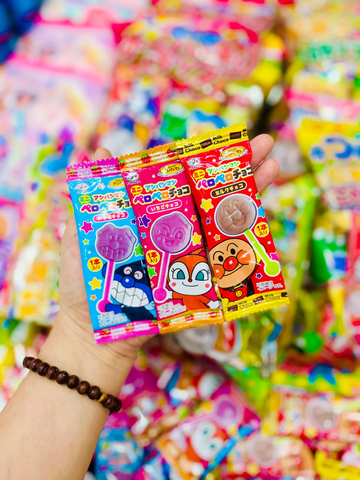 Kẹo mút socola chú hề Anpanman vị sữa dâu tây
