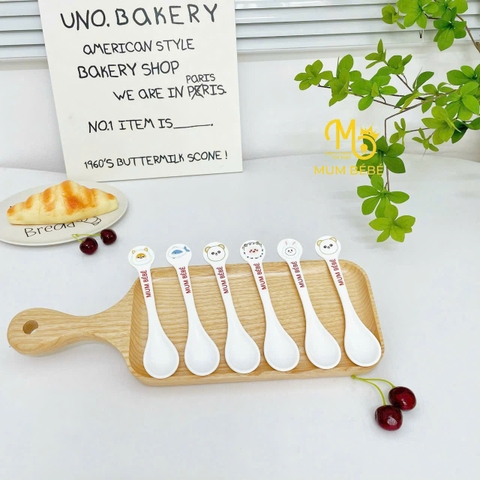 Thìa nhựa trắng Mumbebe –(họa tiết ngẫu nhiên)