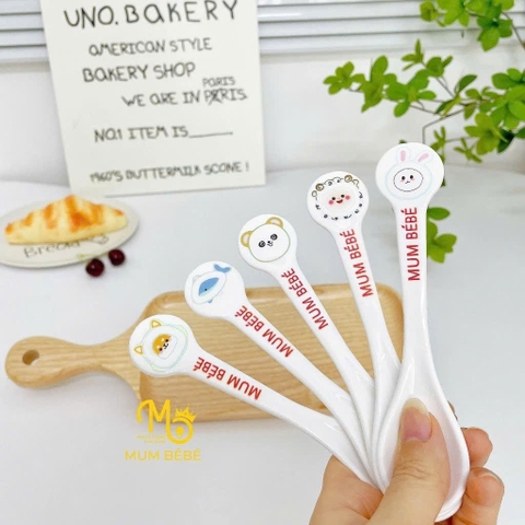 Thìa nhựa trắng Mumbebe –(họa tiết ngẫu nhiên)
