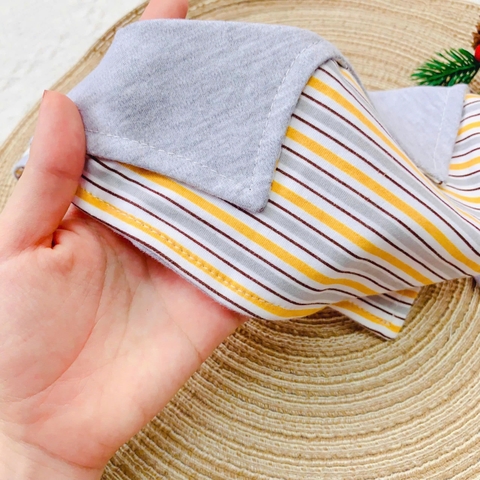 Yếm cotton cổ ve (màu ngẫu nhiên)