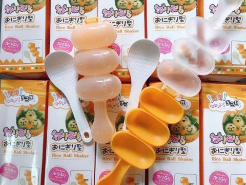 Bộ khuôn lắc cơm kèm vá xúc Bento (màu ngẫu nhiên)