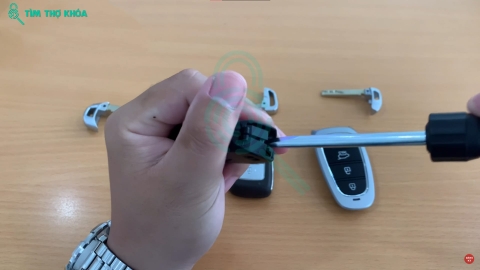 🔑 Tự Thay Pin Chìa Khóa Smartkey Tại Nhà Chỉ Trong 5 Phút: Tiết Kiệm Chi Phí, Đảm Bảo An Toàn!