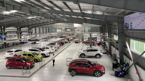 🚗 Cẩm Nang Nâng Cấp Firmware &amp; Phần Mềm Cho Hệ Thống Giải Trí Xe Hơi (Infotainment): Tăng Cường Trải Nghiệm Lái Xe Hiện Đại