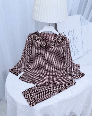 Y594D Lụa hàn tay lỡ kẻ NÂU cổ bèo quần dài