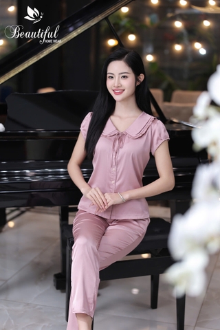 Y26A Lụa Satin dài HỒNG trơn cổ bèo dây buộc