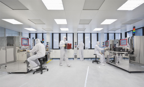 tại sao vật liệu tĩnh điện lại gây bẩn và không được dùng trong phòng sạch