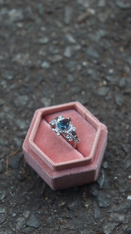 Nhẫn Vương Miện Topaz London