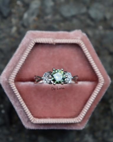 Nhẫn Sen Moissanite Xanh De Luna