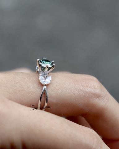 Nhẫn Sen Moissanite Xanh De Luna