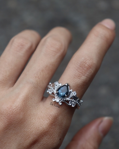 Nhẫn Vương Miện Topaz London