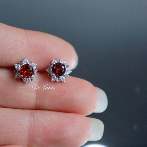 Bông Tai Đá Garnet Cách Điệu Chuôi Đẩy De Luna