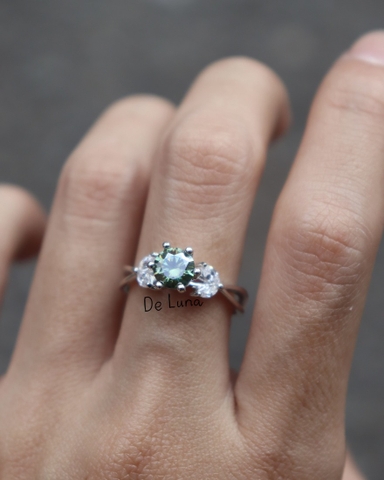 Nhẫn Sen Moissanite Xanh De Luna