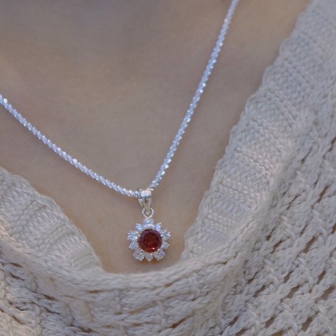 Dây Chuyền Viền Hoa Vuông De Luna