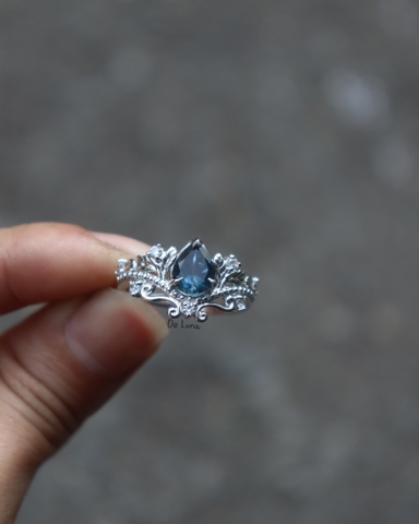 Nhẫn Vương Miện Topaz London