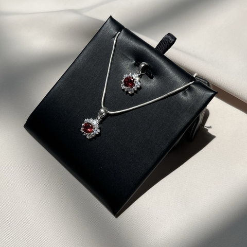 Dây Chuyền Viền Hoa Vuông De Luna