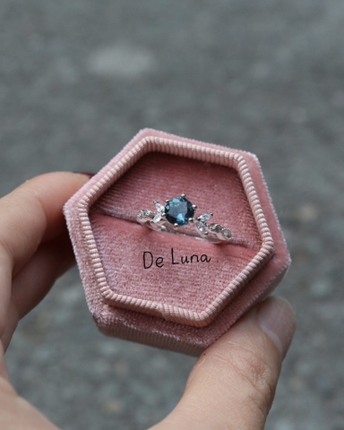 Nhẫn Poseidon Đá Topaz London