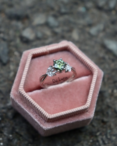 Nhẫn Sen Moissanite Xanh De Luna
