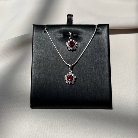 Dây Chuyền Viền Hoa Vuông De Luna