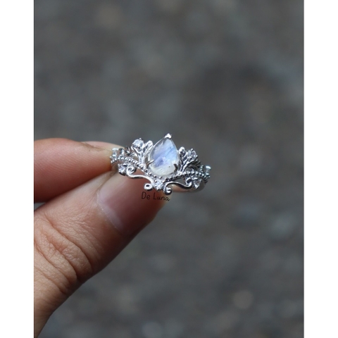 Nhẫn Vương Miện Đá Moonstone De Luna Jewelry
