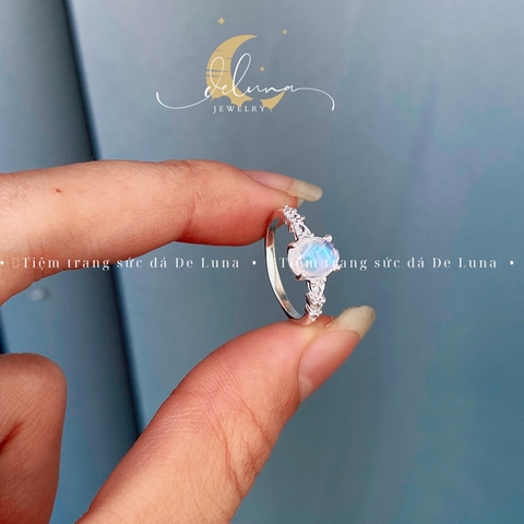 Nhẫn Moonstone Cắt Giác Viền Đá De Luna