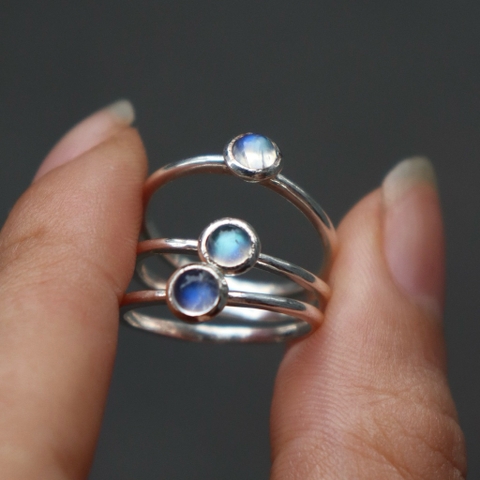 Nhẫn Mini Moonstone 4mm De Luna