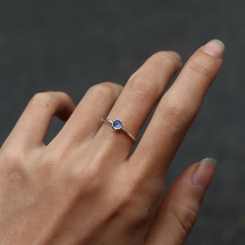 Nhẫn Mini Moonstone 4mm De Luna