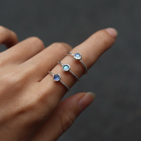 Nhẫn Mini Moonstone 4mm De Luna