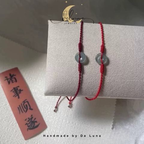 Vòng Tay Chỉ Đỏ Điếu Lam Ngọc May Mắn