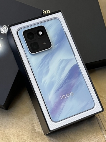 Điện thoại Vivo iQOO 15T (Dimensity 9500 - Pin 8000mAh)