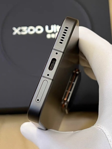 Điện thoại Vivo iQOO 15 Ultra Có quạt tản nhiệt
