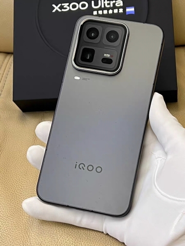 Điện thoại Vivo iQOO 15 Ultra Có quạt tản nhiệt