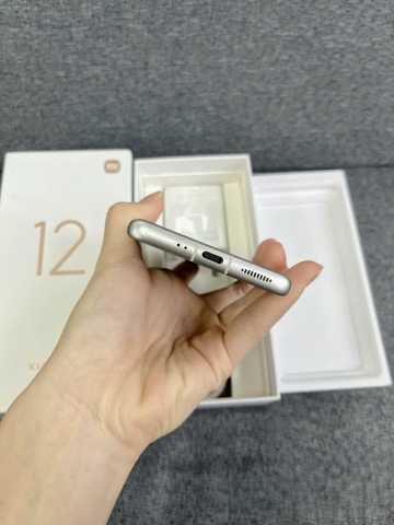 Điện thoại Xiaomi 12 5G qua sử dụng (Màn Amoled-Snapdragon 8 Gen 1)