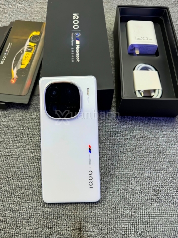 Điện thoại Vivo iQOO 12 5G Snapdragon 8 Gen 3