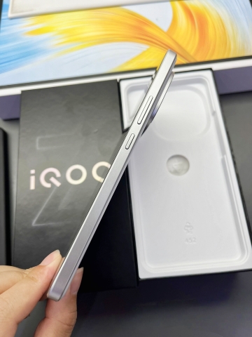 Điện thoại Vivo iQOO Z10 Turbo Pro 5G new seal (Snapdragon 8s Gen 4 - Pin 7000mah)