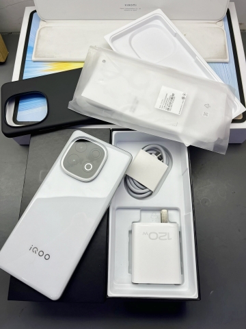 Điện thoại Vivo iQOO Z10 Turbo Pro 5G new seal (Snapdragon 8s Gen 4 - Pin 7000mah)