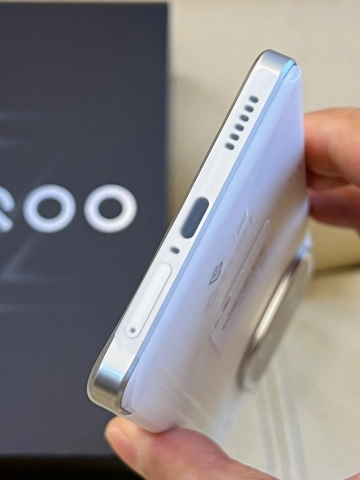 Điện thoại Vivo iQOO Z10 Turbo Pro 5G new seal (Snapdragon 8s Gen 4 - Pin 7000mah)